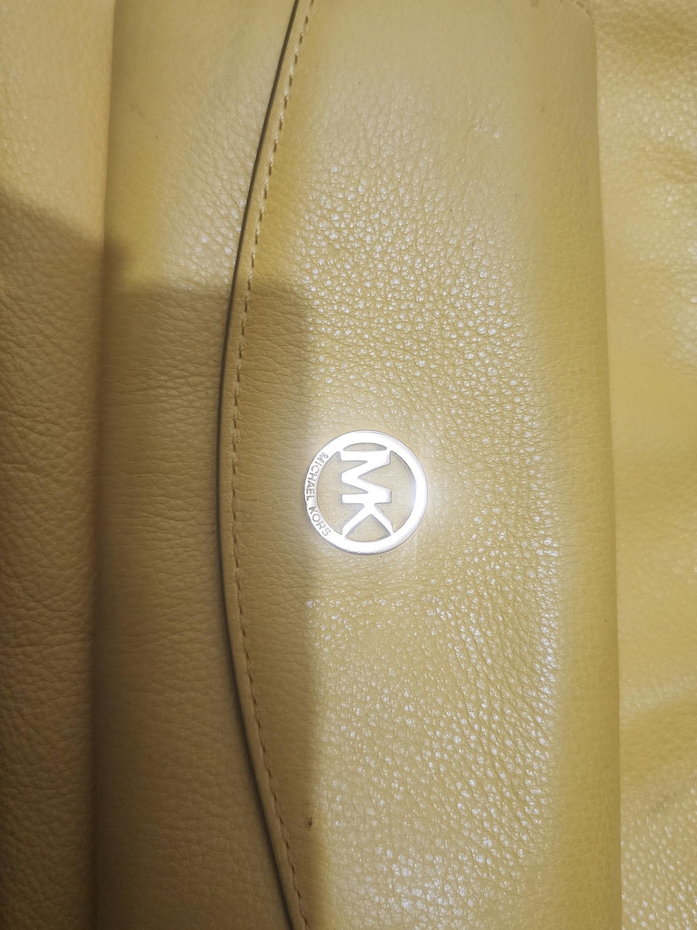 Reversible Michael Kors Yellow Leather Tote with MK Charm and Wallet - Picture 4 of 6